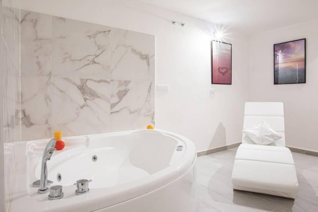 Unforgettable Split Level Jacuzzi Suite Navona - Top Collection Roma Dış mekan fotoğraf